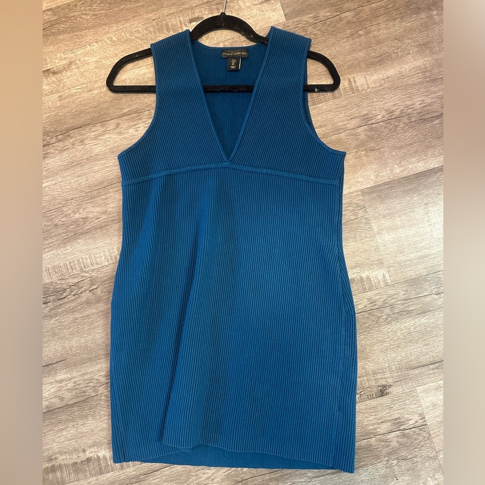 House of Harlow 1960 luxe essentials ribbed knit v-neck mini dress - Picture 1 of 3